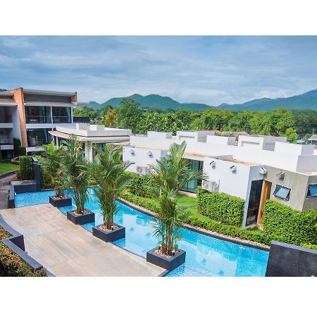 B2 Mae Hong Son Premier Hotel Bagian luar foto