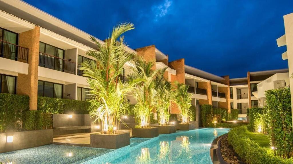 B2 Mae Hong Son Premier Hotel Bagian luar foto