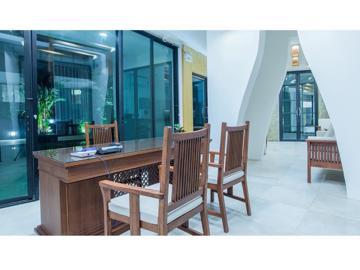 B2 Mae Hong Son Premier Hotel Bagian luar foto